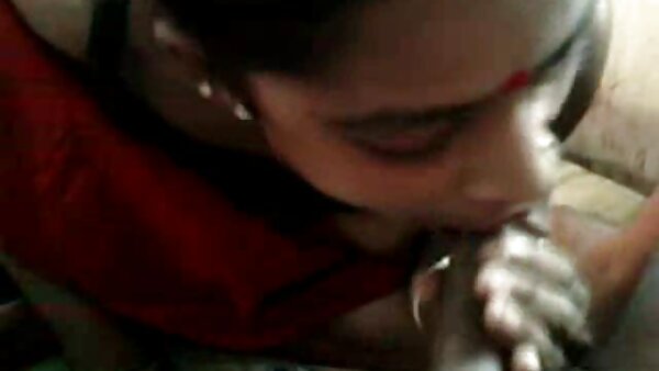கவர்ச்சியான மற்றும் மார்பளவு கொண்ட அழகி யுகா சுபாசா சமையலறையில் இரண்டு பையன்களை புணர்கிறாள்