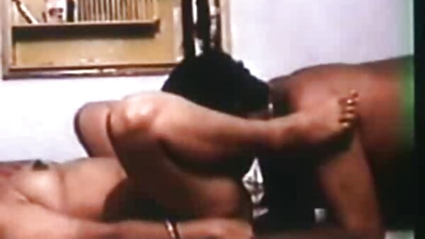 கட்டப்பட்ட கறுப்புக் குழந்தை அனா ஃபாக்ஸ்எக்ஸ் கட்டப்பட்டு கடுமையாகப் புணர்ந்தாள்