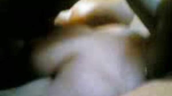 கின்கி மற்றும் கவர்ச்சியான பரத்தையர் ஜென்னா லேன் அற்புதமான உடலுடன் டிக் அடிக்கிறார்